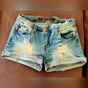 Tinseltown> Small>distressed Jean shorts